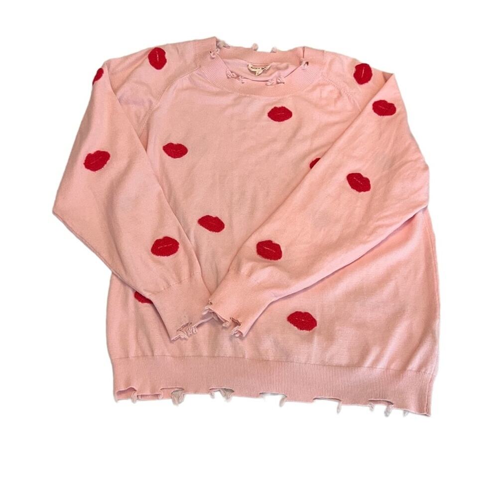 Aaron & Amber womens Medium Distressed Edge Crew Neck Pink Lip Novelty Valentine